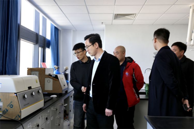 聚力產(chǎn)學研合作 點燃發(fā)展新引擎--龍山街道組織食品企業(yè)走進齊魯工業(yè)大學開展產(chǎn)學研合作及觀摩研討活動